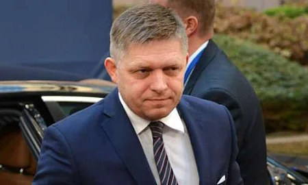 Полиция Словакии по заявлению оппозиционеров начала расследование в отношении премьера страны Фицо по обвинению в госизмене