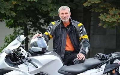 «почему мотоцикл bmw, а не «урал»: скандальный депутат попал в дтп в центре москвы (видео) - Сайт Газеты «Совершенно Секретно»