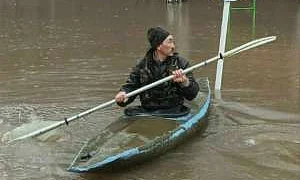 Жителей Центральной России начали эвакуировать из домов из-за сильного паводка