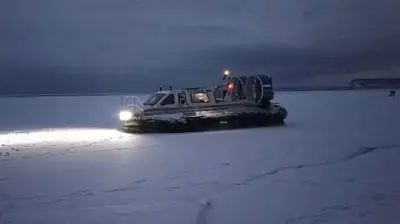 в акватории волги в километре от берега откололась льдина, на которой находились 13 рыбаков - Сайт Газеты «Совершенно Секретно»