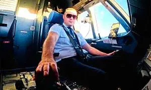 Уголовное дело летчика Сергея Белова, посадившего самолет в поле и спасшего 167 человек, вернули в прокуратуру