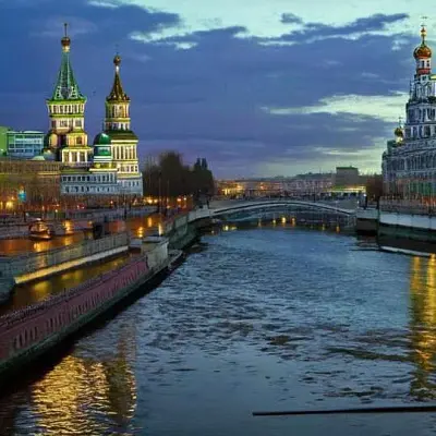 в москве-реке пытались выловить электросамокаты, а в итоге достали два автомата и рожки - Сайт Газеты «Совершенно Секретно»