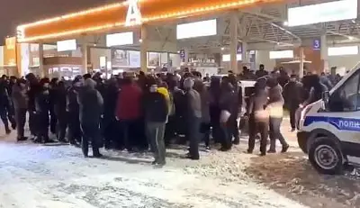в добрый путь: россию покинут 22 мигранта, которые устроили драку с полицией на рынке «садовод» - Сайт Газеты «Совершенно Секретно»