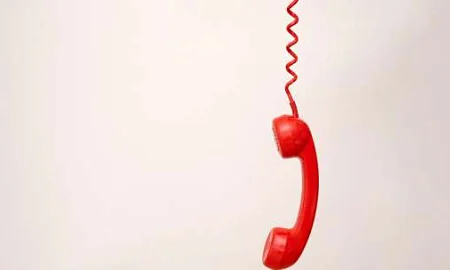 Пожилым россиянам хотят отключить международные звонки на стационарные телефоны