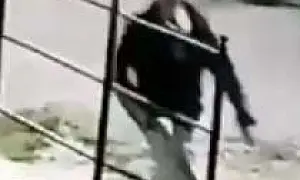 Россиянин спалил 33 контейнера после того, как узнал, что его волосы выкинули в мусорку (ВИДЕО)