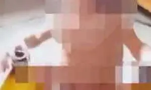 Появились кадры спасения маленьких детей, которых мать оставила одних в квартире на пару дней (ВИДЕО)