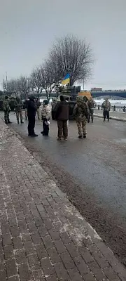 жителей твери испугала военная техника с украинскими флагами, пригнанная на съемки (видео) - Сайт Газеты «Совершенно Секретно»