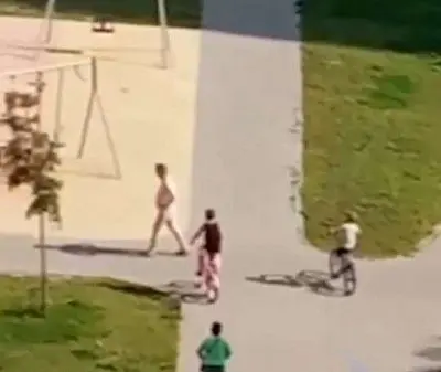 в питере завели дело на психбольного, который голышом гулял на детской площадке (видео) - Сайт Газеты «Совершенно Секретно»