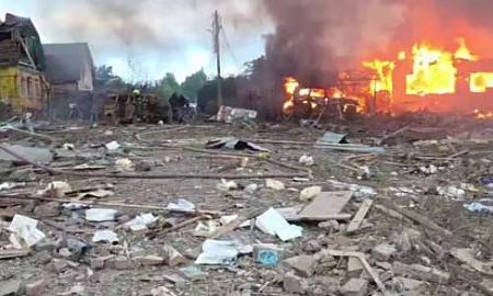 Три человека погибли в Подмосковье из-за атаки дронов, в Ставрополье горит НПЗ