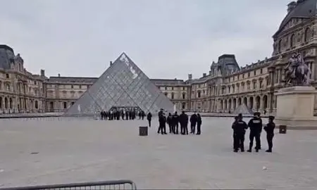 Ограбление Лувра: пропали драгоценности из коллекции Наполеона