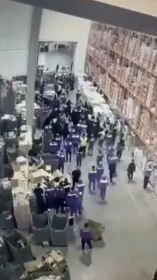 появилось видео ночной драки на московском складе wildberries - Сайт Газеты «Совершенно Секретно»