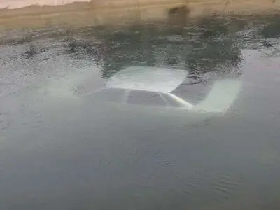 двое детей в реанимации: в дагестане улетела в канал легковушка, в которой ехал тренер со своими учениками (видео) - Сайт Газеты «Совершенно Секретно»