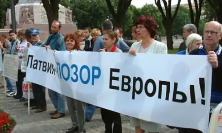 МВД РФ пообещало помочь более 800 россиянам, депортированным из Латвии