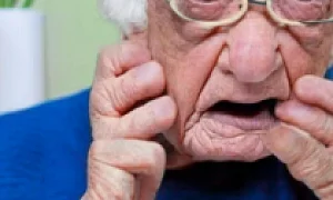 В Москве полицейский украл деньги у пенсионерки, которую пытались обмануть мошенники