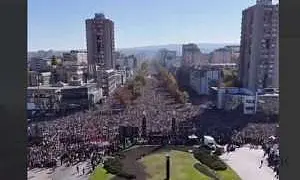 Акция в годовщину трагедии в Сербии собрала 39 тыс человек