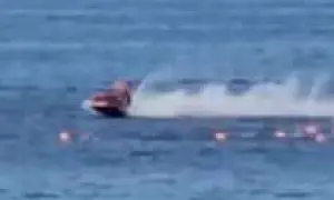 Задержан бизнесмен, который проехал на гидроцикле сквозь участников заплыва на Волге (ВИДЕО)