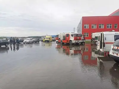 на месте работают около ста спасателей: в московской области загорелся склад ozon (видео) - Сайт Газеты «Совершенно Секретно»