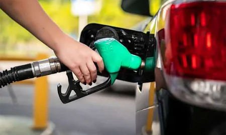 Эксперты: автовладельцы могут отсудить у АЗС компенсацию за поломку машины из-за некачественного топлива