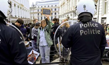 Массовые протесты студентов проходят в Бельгии из-за планов властей сократить расходы на образование