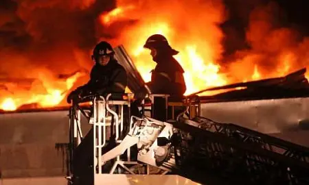 При атаке БПЛА на Ростовскую область погибли и пострадали люди, в порту Ростова-на-Дону загорелось судно