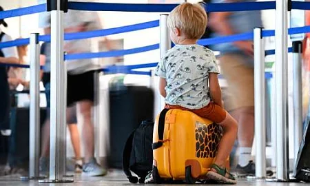 Российский турбизнес просит вернуть возможность выезда детей за рубеж по свидетельству о рождении