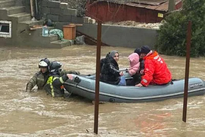 в махачкале ввели режим чс из-за наводнения после мощных ливней: нет света, разрушены мосты, дома уходят под воду - Сайт Газеты «Совершенно Секретно»