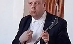 На Урале учитель-балалаечник душил детей за деньги