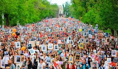 в петербурге поймали и изобличили новгородца, разместившего портрет бандеры в «бессмертном полку» - Сайт Газеты «Совершенно Секретно»