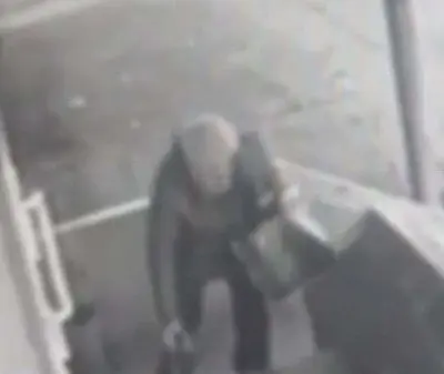 на урале телефонные аферисты попросили пенсионерку поджечь военкомат, чтобы напугать террористов (видео) - Сайт Газеты «Совершенно Секретно»