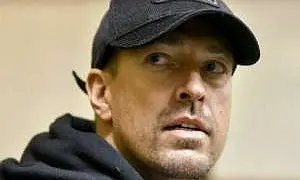 Суд Москвы запретил распространение в РФ курсов секс-гуру Алекса Лесли