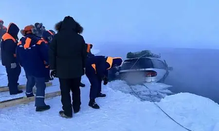 Уголовное дело возбудили в Якутии, где авто провалилось под лед 