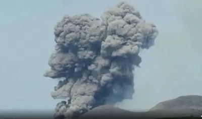 в северо-курильске школьники во время линейки любовались извержением вулкана (видео) - Сайт Газеты «Совершенно Секретно»