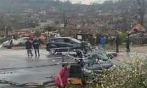 Торнадо в столице Арканзаса разрушил значительную часть города и привёл к жертвам (ВИДЕО)