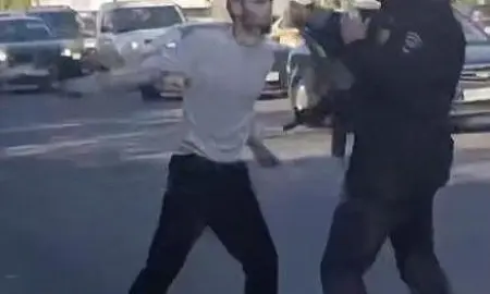 В Москве таджик с ножом и «коктейлем Молотова» напал на полицейских