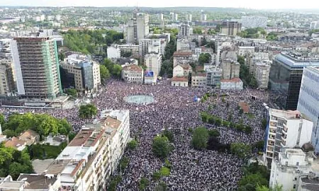 Крупнейший антиправительственный митинг прошёл в столице Сербии