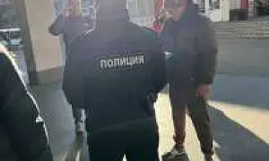 В России в рамках мобилизации начали выдавать повестки на улицах и в подъездах (ВИДЕО)