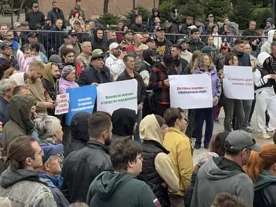 около 500 человек вышли на митинг во владивостоке против повышения утильсбора - Сайт Газеты «Совершенно Секретно»