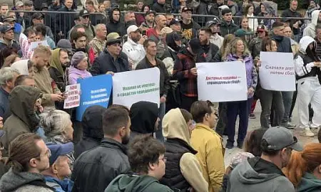 Около 500 человек вышли на митинг во Владивостоке против повышения утильсбора