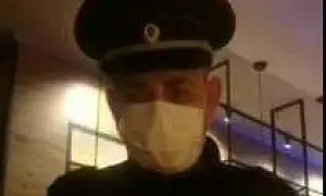 В Подмосковье сотрудники полиции начали раздавать повестки в ресторанах (ВИДЕО)