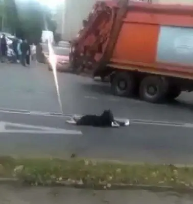 в подмосковье мусоровоз задавил двух сестёр, которые с мамой шли на линейку (видео) - Сайт Газеты «Совершенно Секретно»