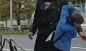 Пьяный мужчина избил банкой 8-летнего ребёнка, который заступился за пенсионерку (ВИДЕО)