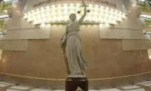 Жителю Питера дали почти 4 года колонии за сожжение чучела в военной форме на Малой Неве