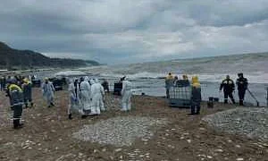 Из-за ливней нефтепродукты из реки в Туапсе попали в Чёрное море 