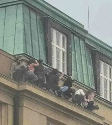 в праге мужчина устроил массовый расстрел, а затем покончил с собой (видео) - Сайт Газеты «Совершенно Секретно»