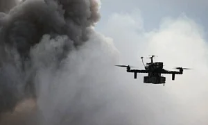 Морской порт Туапсе загорелся после массированной атаки дронов