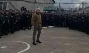 Появился ролик, на котором похожий на Пригожина мужчина вербует зэков в зону СВО (ВИДЕО)