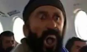 Участник СВО из Чечни закричал в самолёте «Аллаху акбар» и заявил, что на борту судна бомба