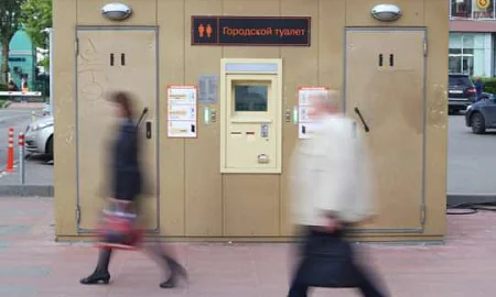 Московские уличные туалеты пополнят «белые списки» интернета вслед за британскими банками 