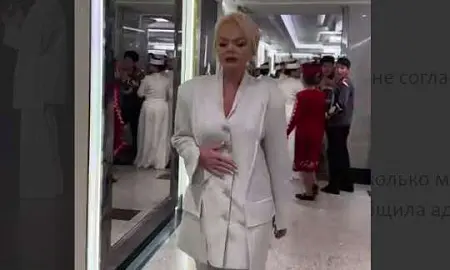 Долина хотела ещё пару месяцев пожить в квартире, но Лурье не согласилась