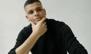 Певца Мамута Усеинова, которого забрали из мечети в военкомат, отправили в войсковую часть (ВИДЕО)